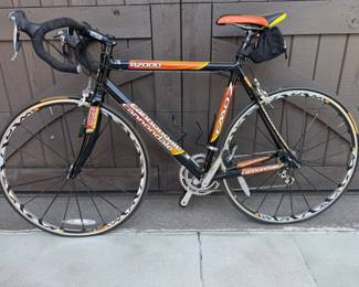 Cannondale R2000 Road Racing Bike