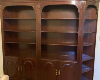 Vintage Ethan and Allen office bookcase
2 bookshelves each 3 feet wide.
The corner piece is about 15 inches corner to corner.
15 inches deep 78 inches high can be sold separately. Do not have to be sold as a set.