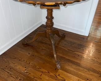 Marlboro Manor Mahogany Chippendale Tilt Table