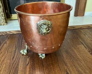Lion Pot
