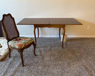 Vintage Bernard & Simmons comp table/game table. Vintage flower chair.
