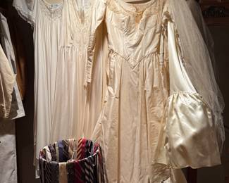 wedding dress in mint condition .. vintage