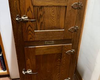 old oak smaller ice box