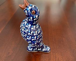 S18 - $15 - Ceramic Pie Bird. 5"Tall. No Chips or cracks.