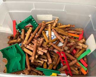 S108 - $30 - Lincoln Logs. Large tote full.
