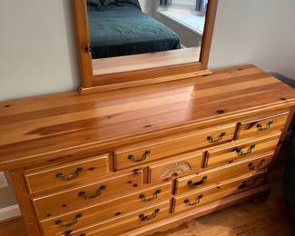 S80 - $200 - Broyhill Dresser with Vanity. In good condition but has a few notable scratches along the top. All drawers slide and function properly. Please see all photos. Measures 63" W x 19"D x 36"T / Mirror 32" x 48"