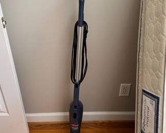 S65 - $15 - Bissell Featherweight Vacuum. Tested: Working