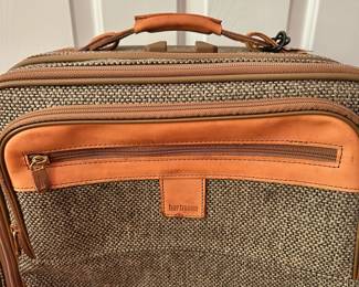S130 - $50 - Hartmann Rolling Wheels. 23"T. Carry On Suitcase. In Great Condition. All mechanics (zippers, wheels, handles) work as they should.