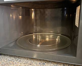 S95 - $60 - LG Microwave. Like New. Very Clean. Works great.