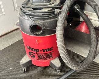 S167 - $15 - 6 Gallon Shop Vac. Tested, working.