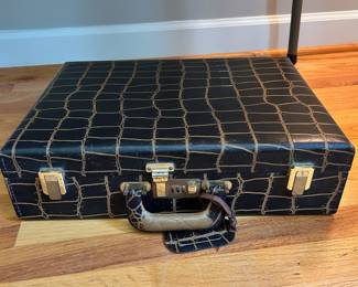 S131 - $75 - Vintage Genuine Cowhide Briefcase. Good condition! See all photos.