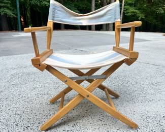 S155 - $40 -Director's Chair in good condition. Could use some light cleaning. 23.5"W x 17"D x 34"T