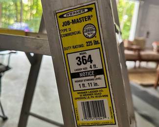 S156 - $30 - Werner 4ft Ladder MODEL 364 250lb capacity