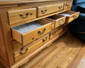 S80 - $200 - Broyhill Dresser with Vanity. In good condition but has a few notable scratches along the top. All drawers slide and function properly. Please see all photos. Measures 63" W x 19"D x 36"T / Mirror 32" x 48"