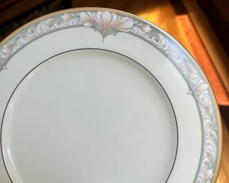 S44 - $175 - Noritake "Barrymore" Bone China 30-Piece Set. 9 Dinner Plates, 5 Salad Plates, 1 Cream, 1 Sugar, 5 teacups, 5 saucers, 4 bread plates. No chips. No cracks. Beautiful set.