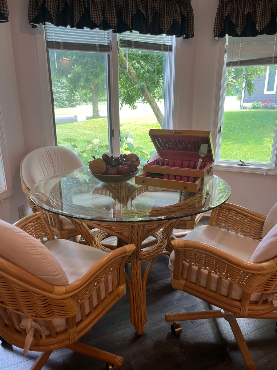 Very nice Dinette