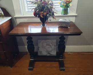 TABLE WITH CARVED PEDESTAL LEGS
