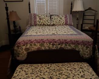 FULL SIZE 4 POSTER BED AND UPHOLSTERED BENCH