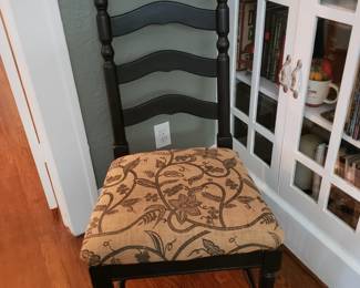 BLACK SIDE CHAIR