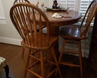 HIGH TOP PEDESTAL TABLE TABLE AND 4 CHAIRS