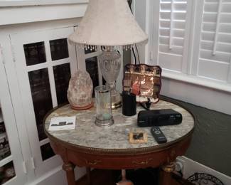 OVAL SIDE TABLE WITH MARBLE TOP