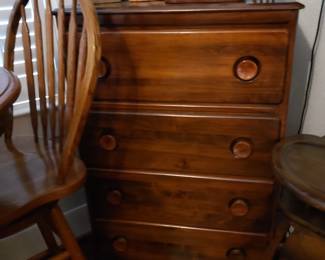 VINTAGE CHEST OF DRAWERS