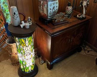 Nice lighted stain glass pedestal