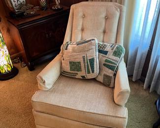 Pair of like new chairs