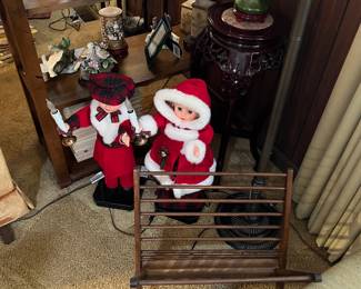 Animated Christmas figures