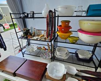 Some kitchen items, silver plate flatware