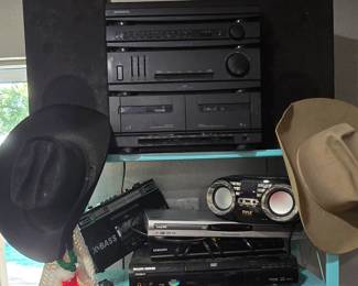 Magnavox Stereo - VHS - DVD Players