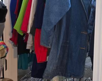 Ladies Clothes - Size L - XL and 22 and 24. Lots of Them. They are everywhere