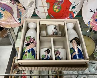 Porcelain Geisha Sake Set