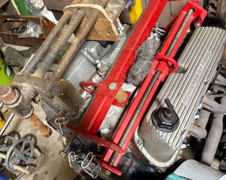 Info from the Head:

1983-1986 Ford 5.0 302. 

Complete engine/ not tested.