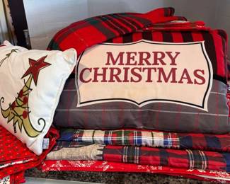 Wonderful Holiday Quilts, Pillows, Blankets
