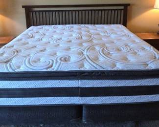 King Headboard Serta iComfort Hybrid Mattress