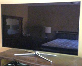 Samsung 55 Smart TV On Swivel Stand