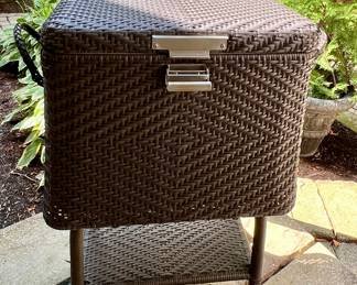 Outdoor wicker cooler
