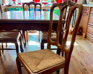 Vtg. Dining/kitchen table - w/6 chairs and 2 leaves that store under the table top