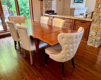 Vtg. Dining/kitchen table - 2 leaves store under the table
