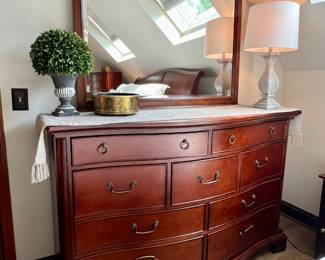 Ladies dresser w/mirror 