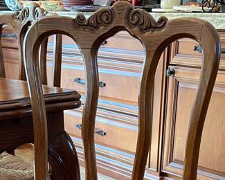 Vtg. Dining/kitchen table - w/6 chairs and 2 leaves that store under the table top