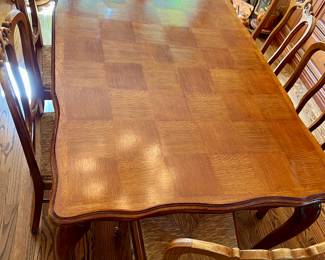Vtg. Dining/kitchen table - w/6 chairs and 2 leaves that store under the table top