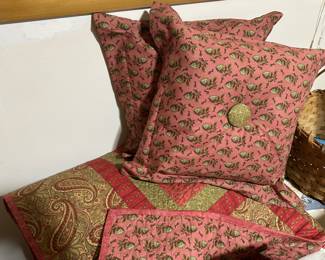 Hand sewn king size quilt and matching pillows
