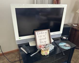 Vizio 32" flatscreen; includes remote!