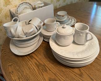 Gibson white dish set