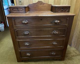 Victorian walnut chest of drawers