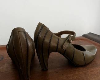 25 Tsubo Green Mary Janes