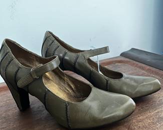 24 Tsubo Green Mary Janes