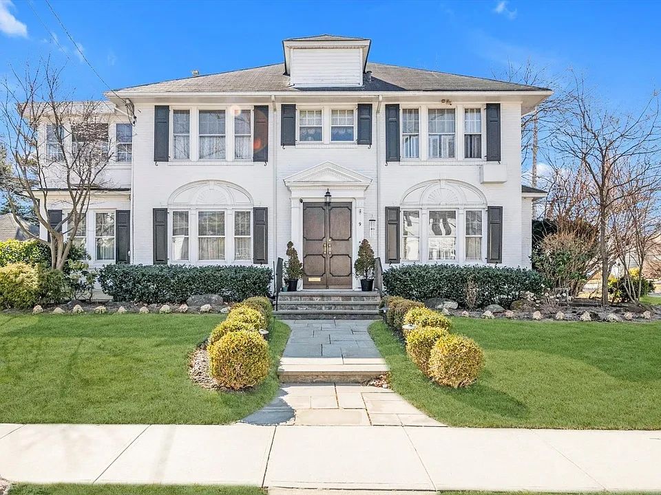 ELEGANT CEDARHURST TAG SALE HOME